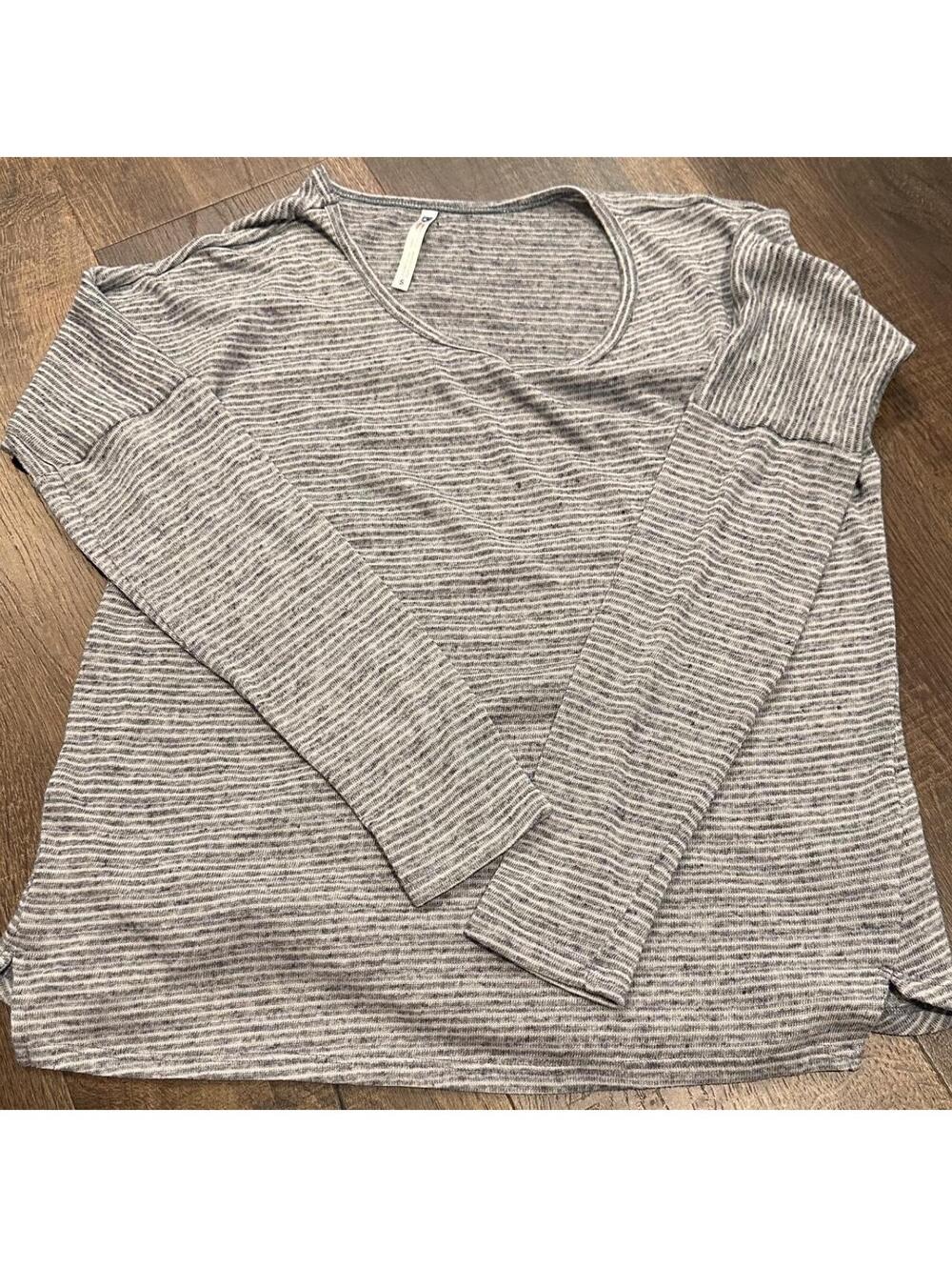 KÜHL Women's Grey and Multi Shirt